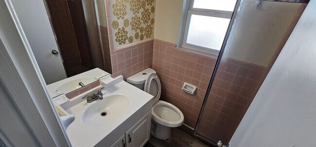 Building Photo - 1401 E Sherman Dr