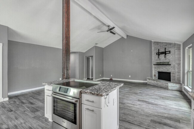 Building Photo - 638 Fair Oak Dr