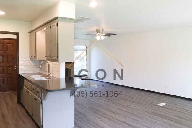 Building Photo - 3820 Southwind Ct