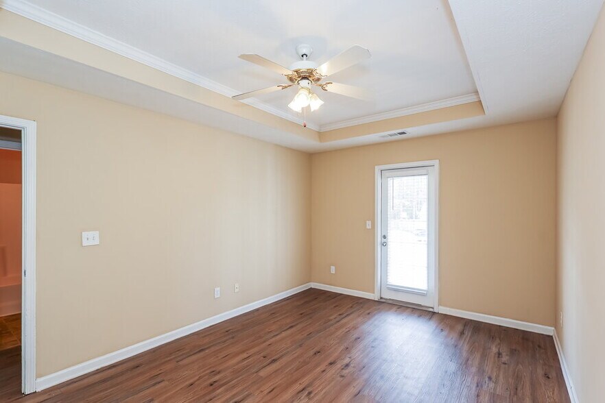 Building Photo - 10 Carey Ct