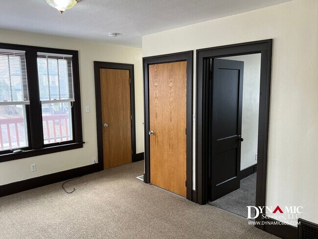 Building Photo - Upper Level 2 Bedroom, 1 Bathroom Duplex - Tenant Pays ALL Utilities