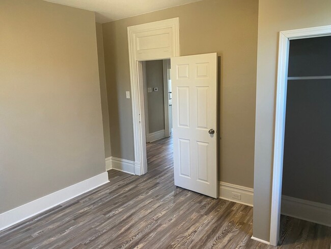 Building Photo - Gorgeous 1 and 2 bedroom apartments for re...