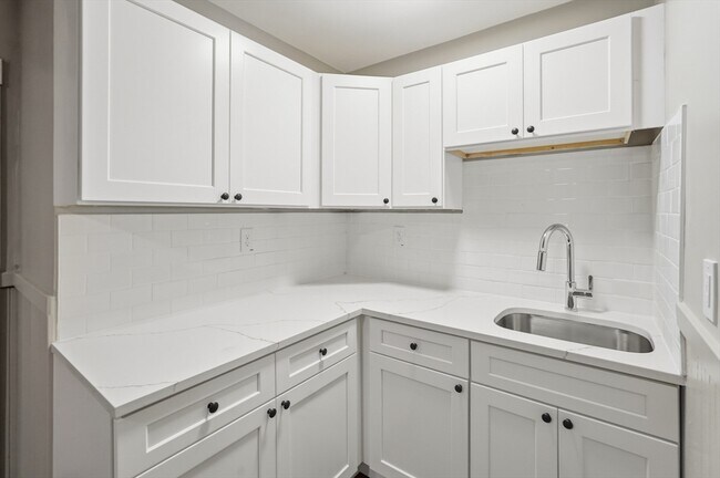 Building Photo - 44 Pratt St