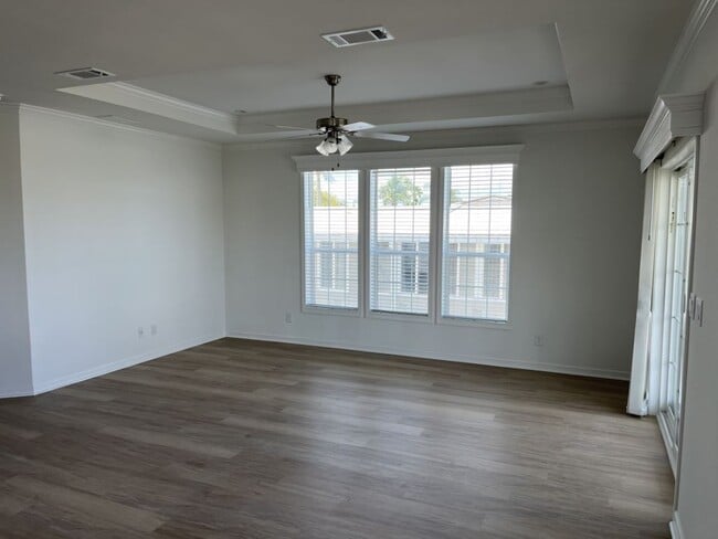Building Photo - 7608 Lakeshore Dr