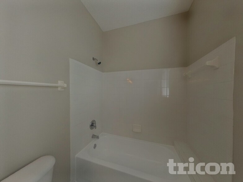 Building Photo - 10314 Goldenbrook Way