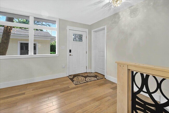 Building Photo - 1205 Gardenia Dr