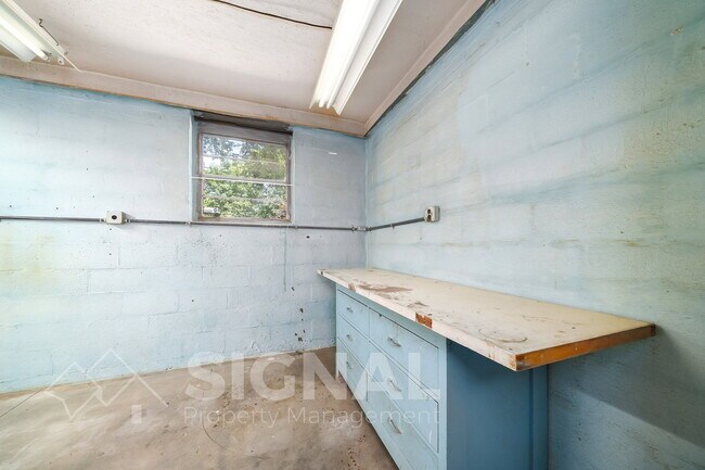 Building Photo - 5620 8th Ave S