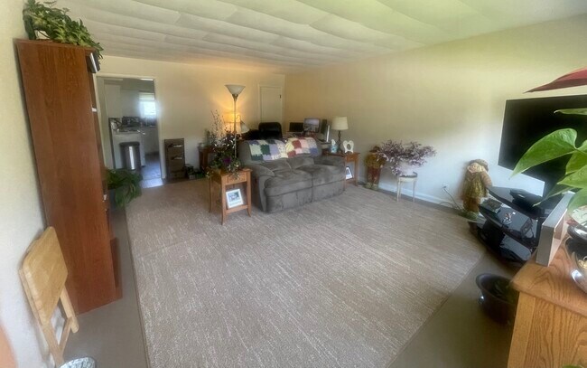 Building Photo - 462 Bartley Ave