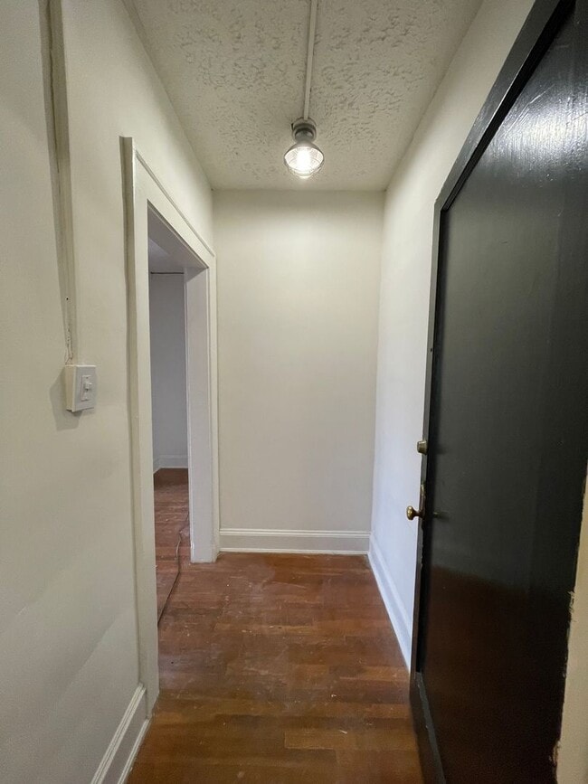 Interior Photo - 430 Ponce