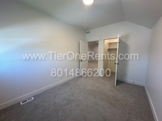 Building Photo - This property offers a NO DEPOSIT option a...