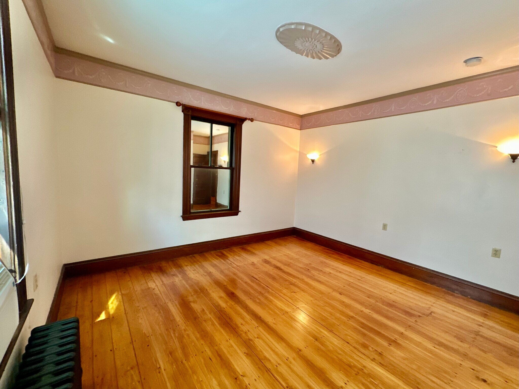 Building Photo - 2 Marbury Ter