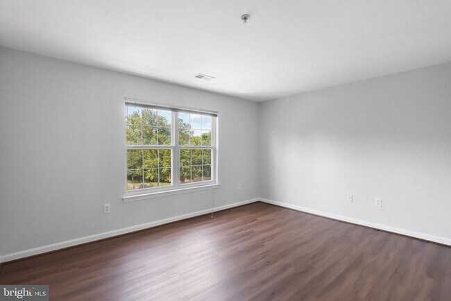 Building Photo - 513 Constellation Square SE