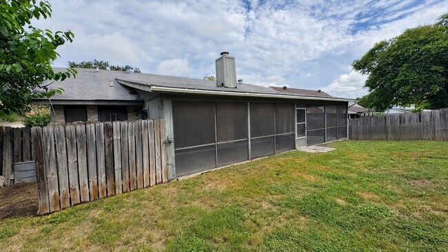 Building Photo - Spacious 3-bedroom, 2-bath rental offering 1,580 square feet in Schertz!