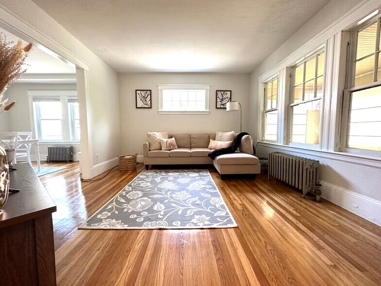 Building Photo - 26 Larose Pl