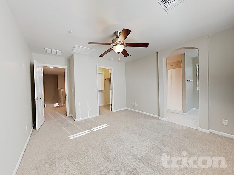 Building Photo - 12550 W Hummingbird Terrace