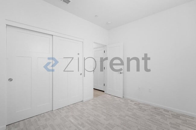 Building Photo - 9287 Mystic Lake Alley