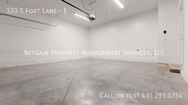 Building Photo - 333 S Fort Ln