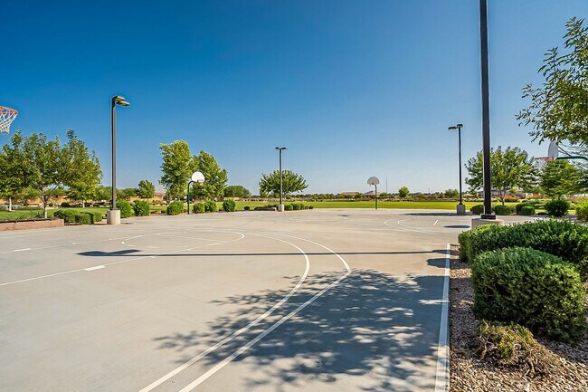 Building Photo - Gated Community Amazing ameneties