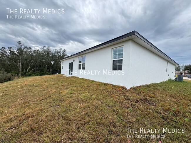 Building Photo - Available March 11th! Spacious 4-Bedroom H...