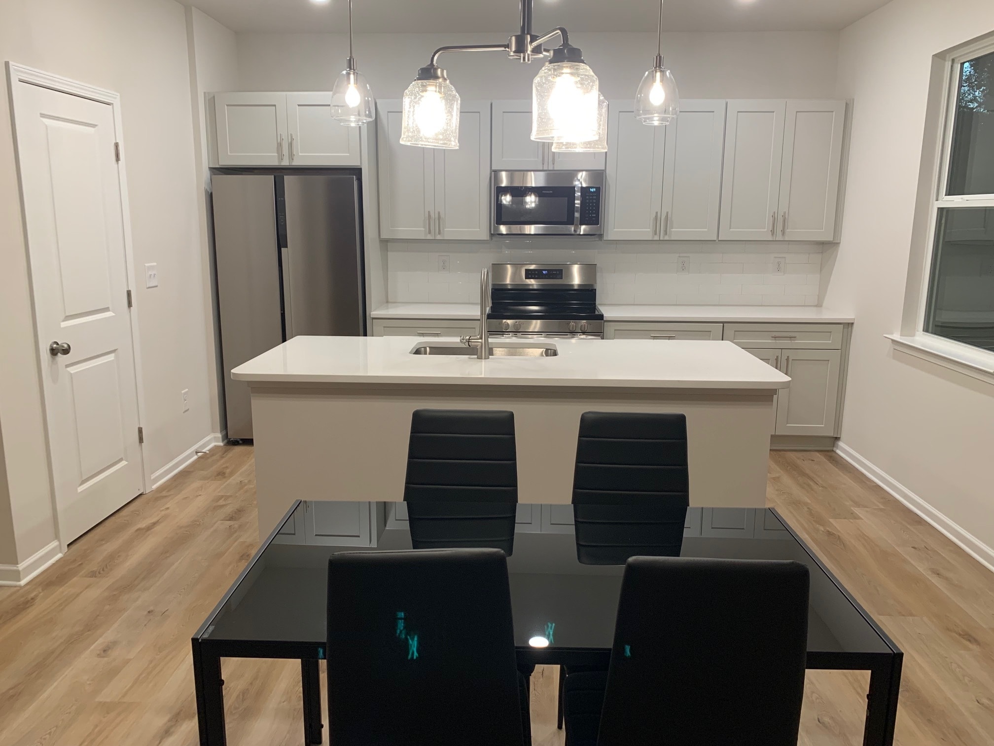 Building Photo - 1086 W Bank St