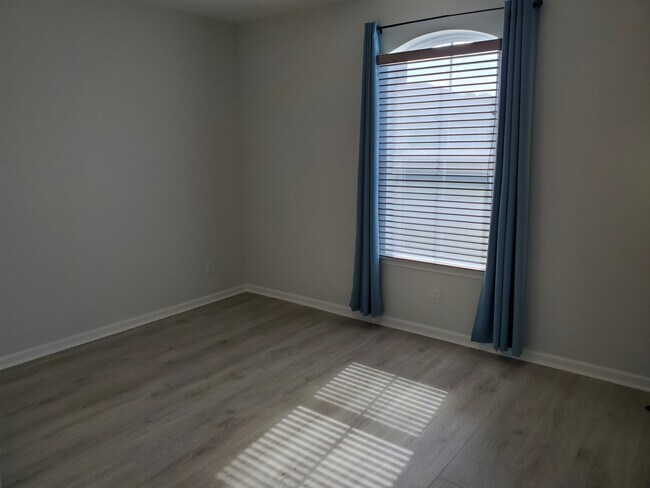 Building Photo - 104 Cool Breeze Dr