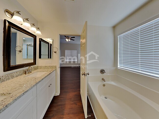 Building Photo - 3237 E Blackhawk Dr