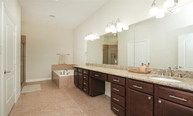 Building Photo - 908 Garden Oaks Terrace