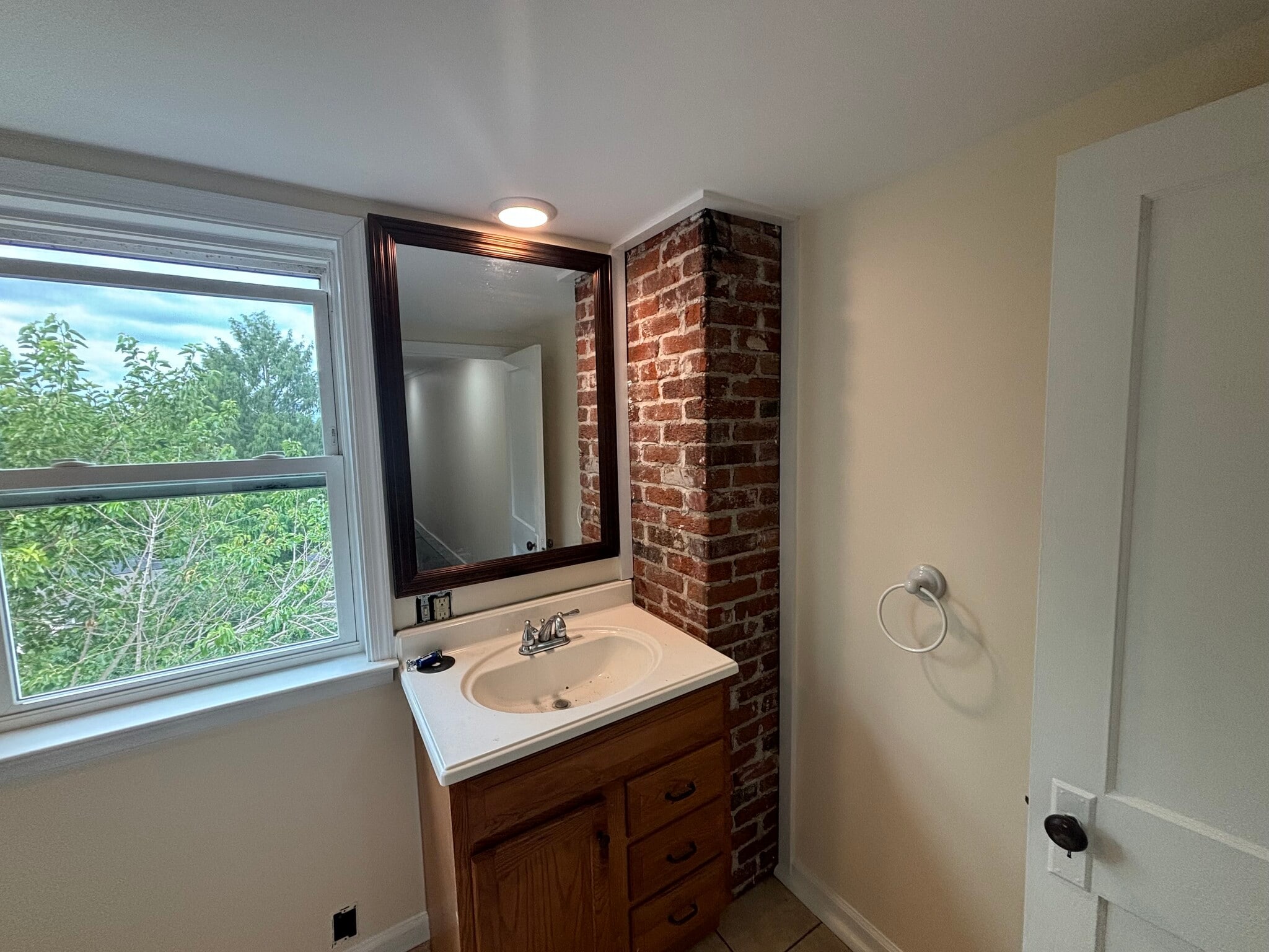 Building Photo - 415 Market St