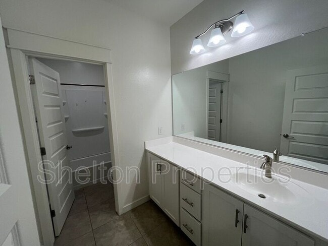 Building Photo - 391 N 157th Ln