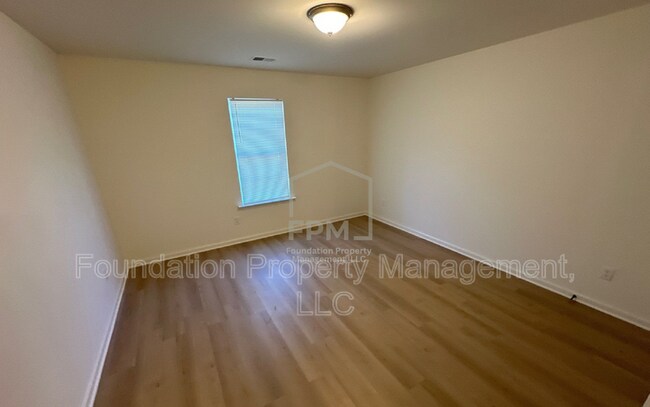 Building Photo - 3966 Battlefield Dr