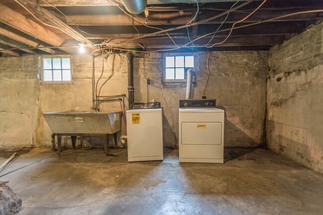 Basement has washer & dryer - 715 E 10th St