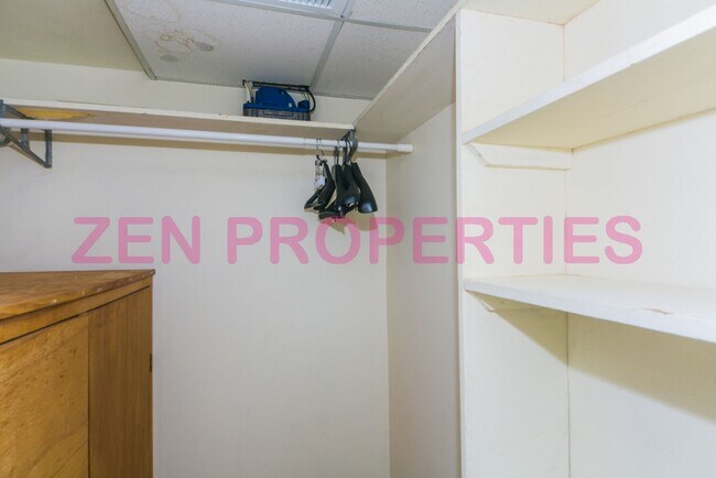 Building Photo - 250 ?Ohua Ave