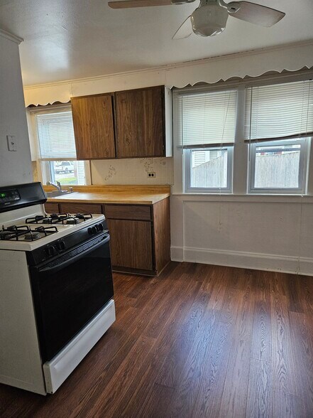 Primary Photo - 96 Central St
