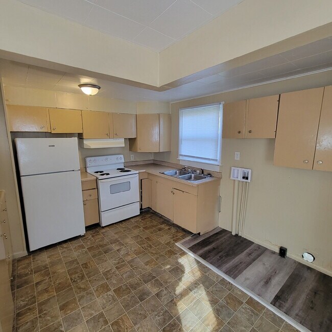 Building Photo - Near East 2BR House ready to Lease!