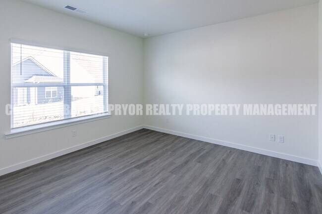 Building Photo - 7492 Bendire Lp