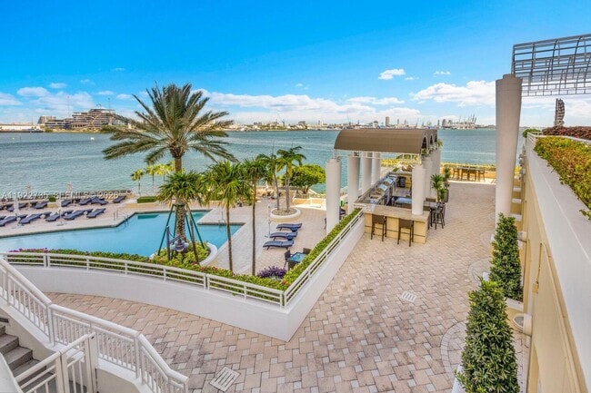 Building Photo - 808 Brickell Key Dr