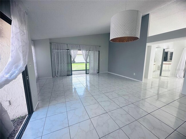 Building Photo - 6256 Gardenview Ct