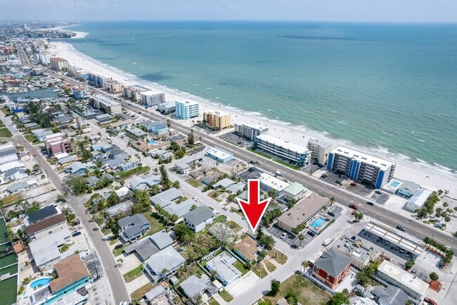 Building Photo - Fully Renovated Beachside Beauty – Walk to the Sand
