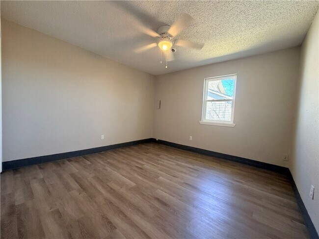 Building Photo - 501 David St