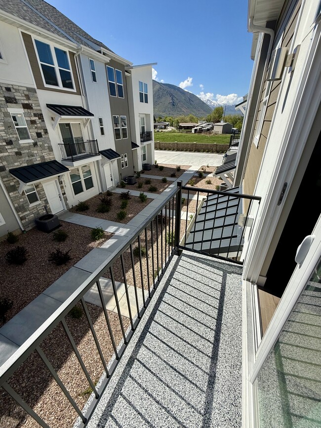 Building Photo - 1063 S 2760 E