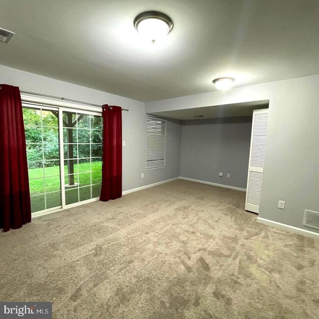 Building Photo - 129 Winterberry Way