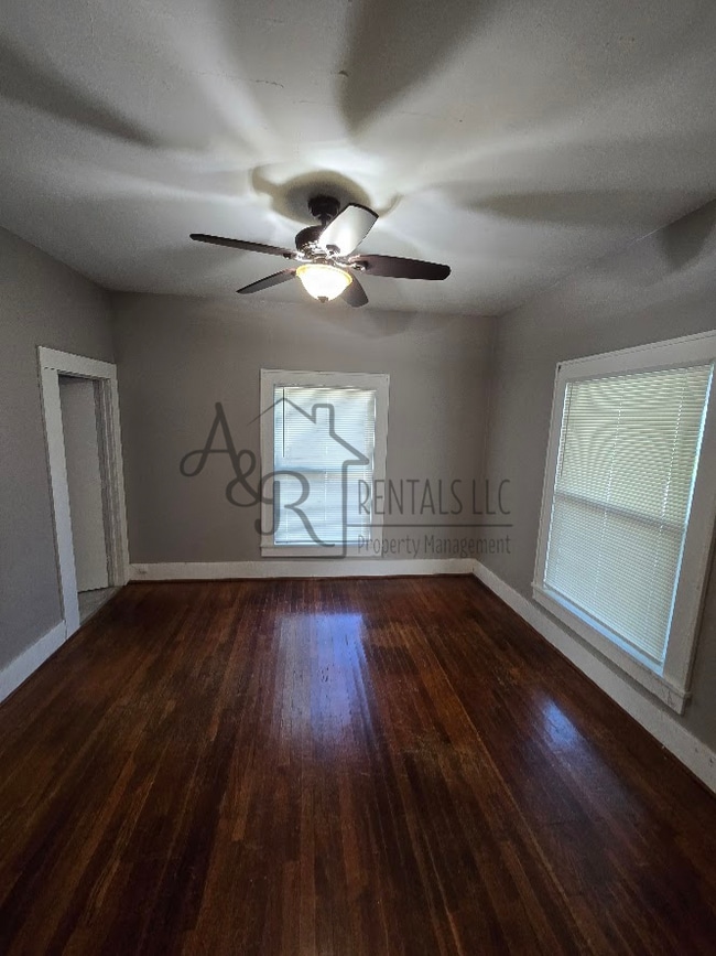 Building Photo - 103 E 17th St