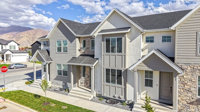Building Photo - Beautifule New Townhome in Salem