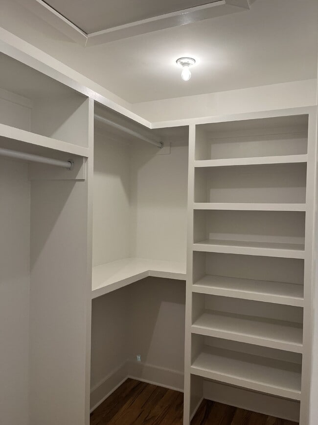 Building Photo - "Charming 4-Bed Nashville Oasis with Guest...