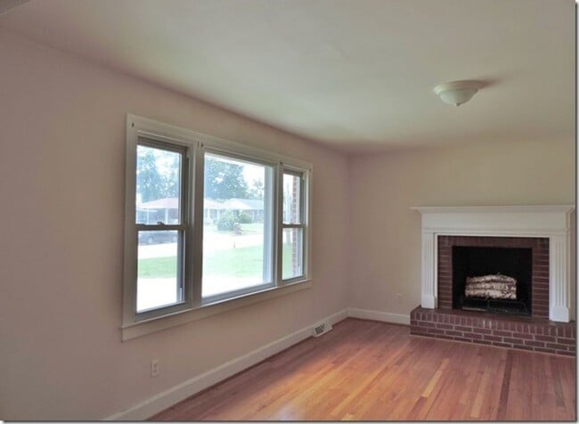 Building Photo - 2223 Imperial Ave E