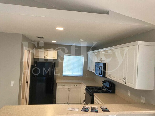 Building Photo - 18205 Apple Rd