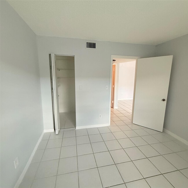 Building Photo - 9466 Boca Cove Cir