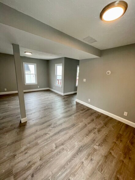 Building Photo - 58 Houghton St