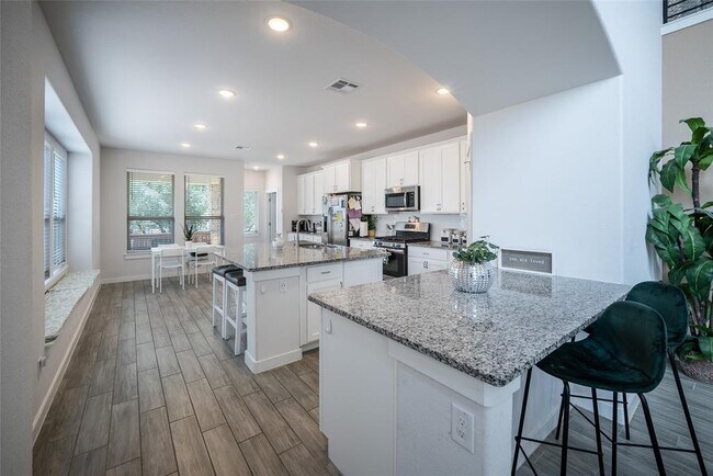 Building Photo - 7525 Desert Needle Dr