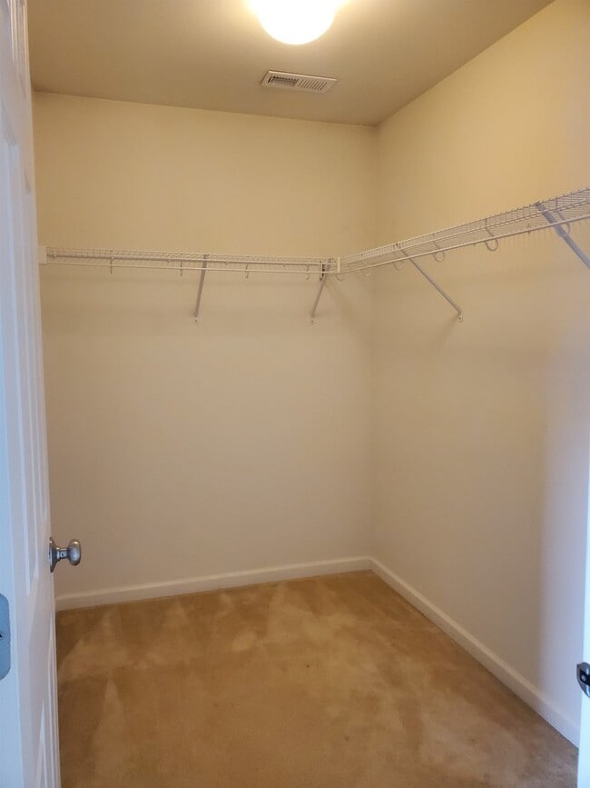 Building Photo - 10070 Cummings St